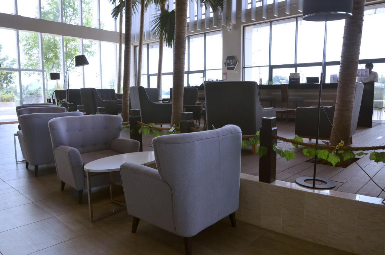 Ucsi Hotel 4*