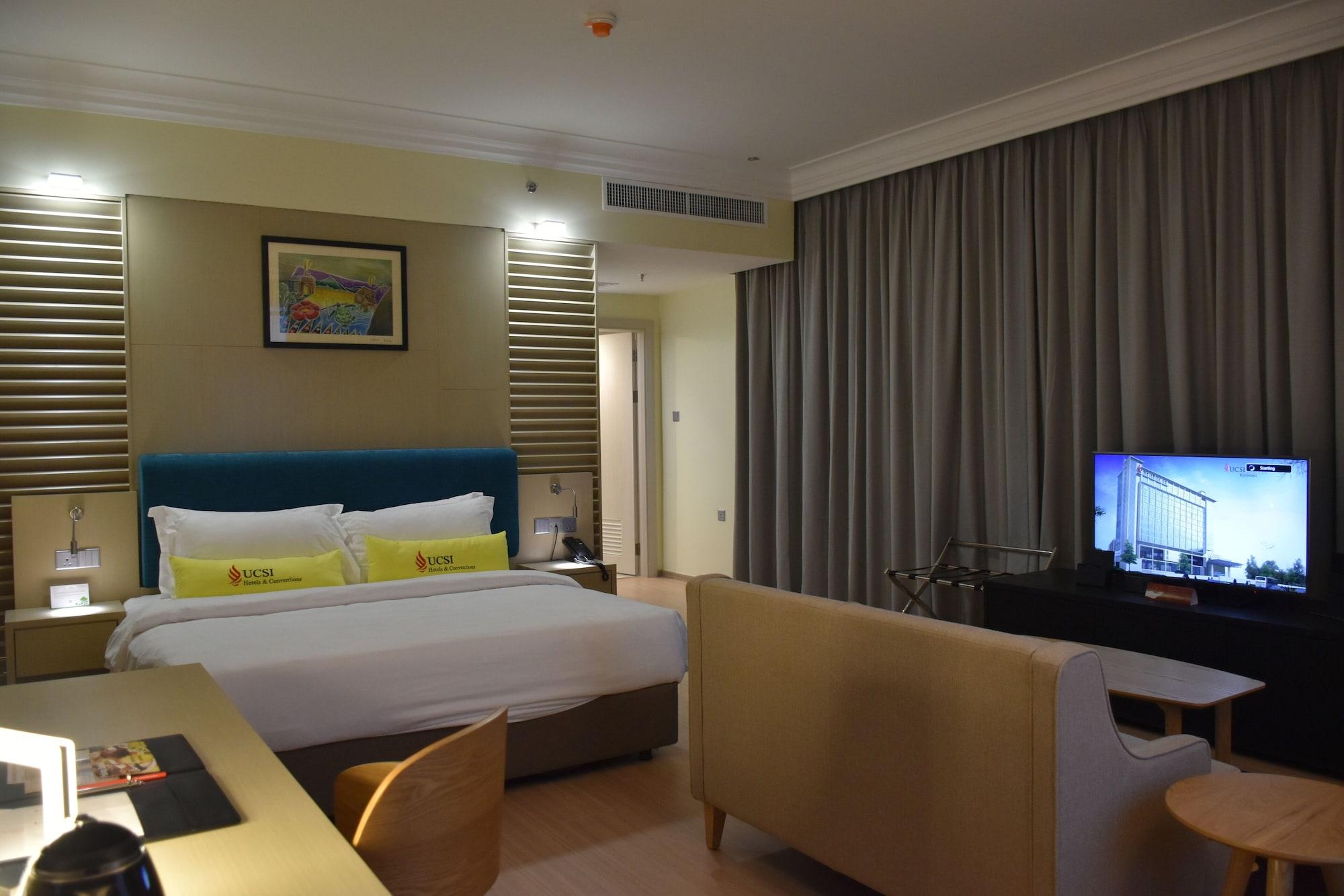 Ucsi Hotel 4*