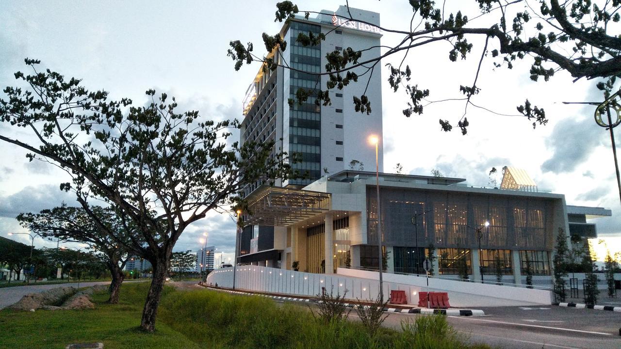 Hotel Ucsi 4*